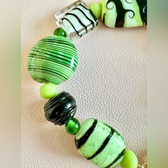New Halloween Green & Black Glass Beaded Bracelet w/ Ghost Charm 8” - Boo Basket - Picture 3 of 5
